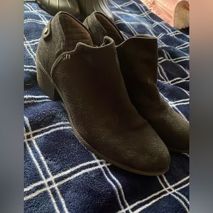 Black short heeled boots